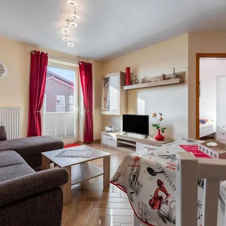 Laura 13 Apartment *